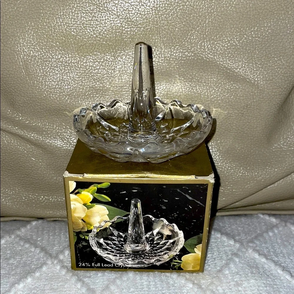 NIB Crystal Ring Holder. 24% lead Crystal - Picture 1 of 6